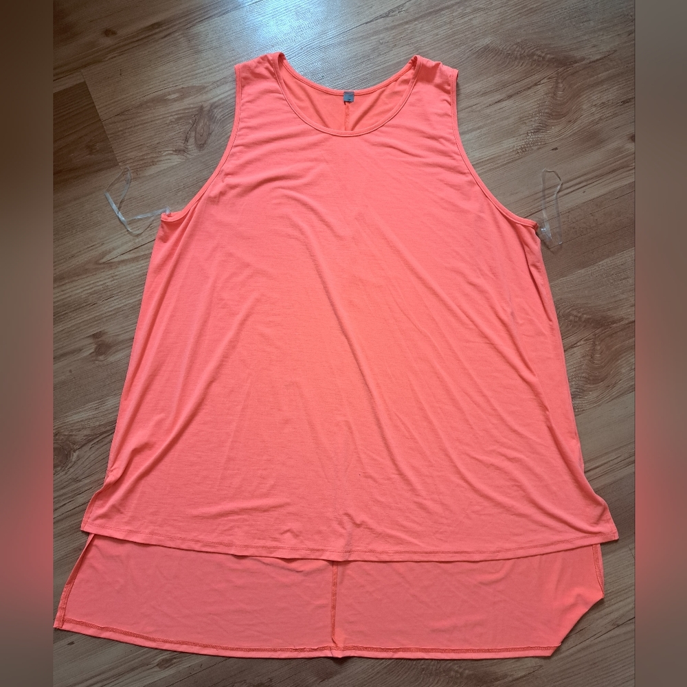 Hot pink high low top
